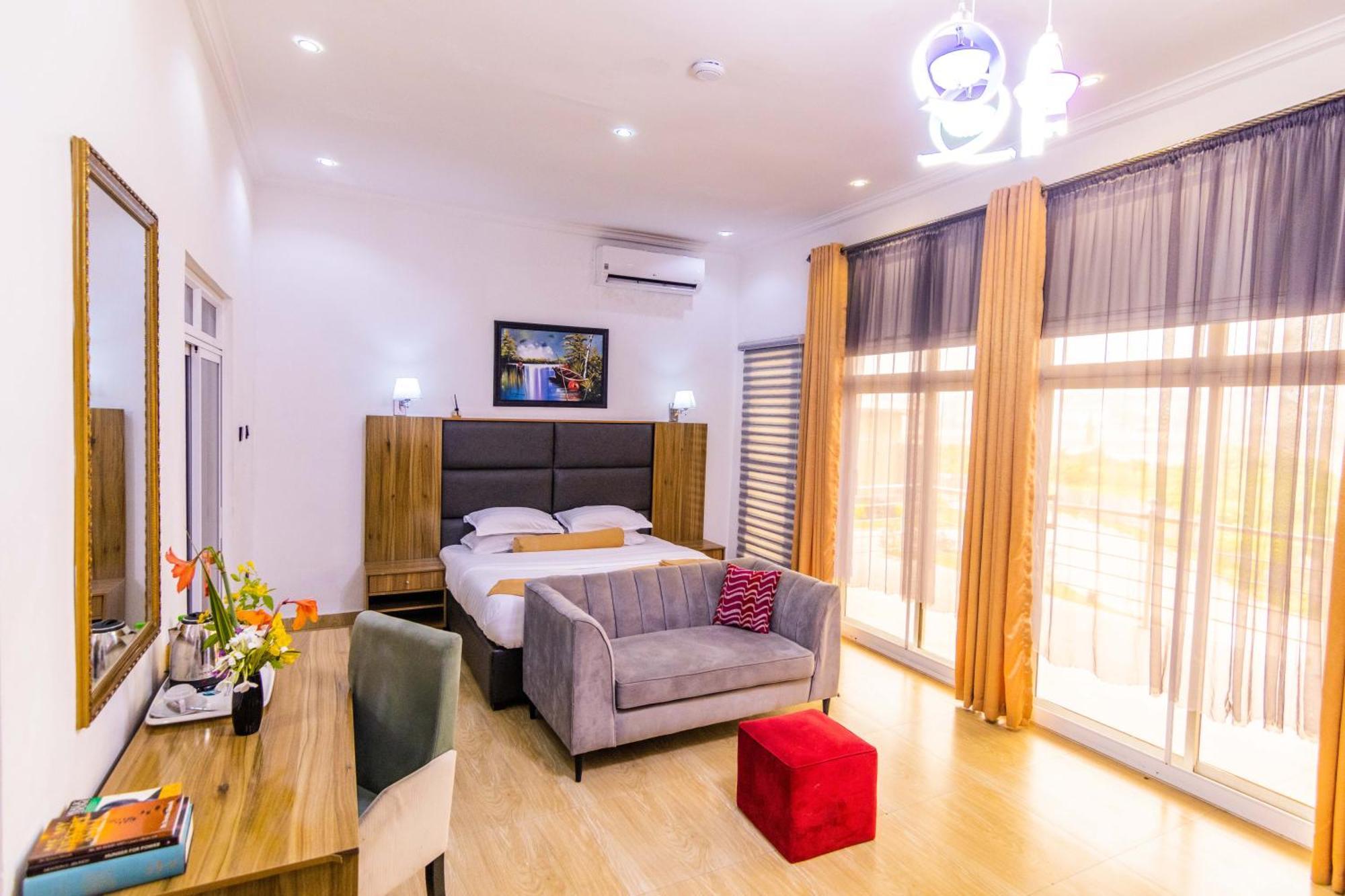 Hotel Nelson Mandela Gardens Okpanam Zewnętrze zdjęcie