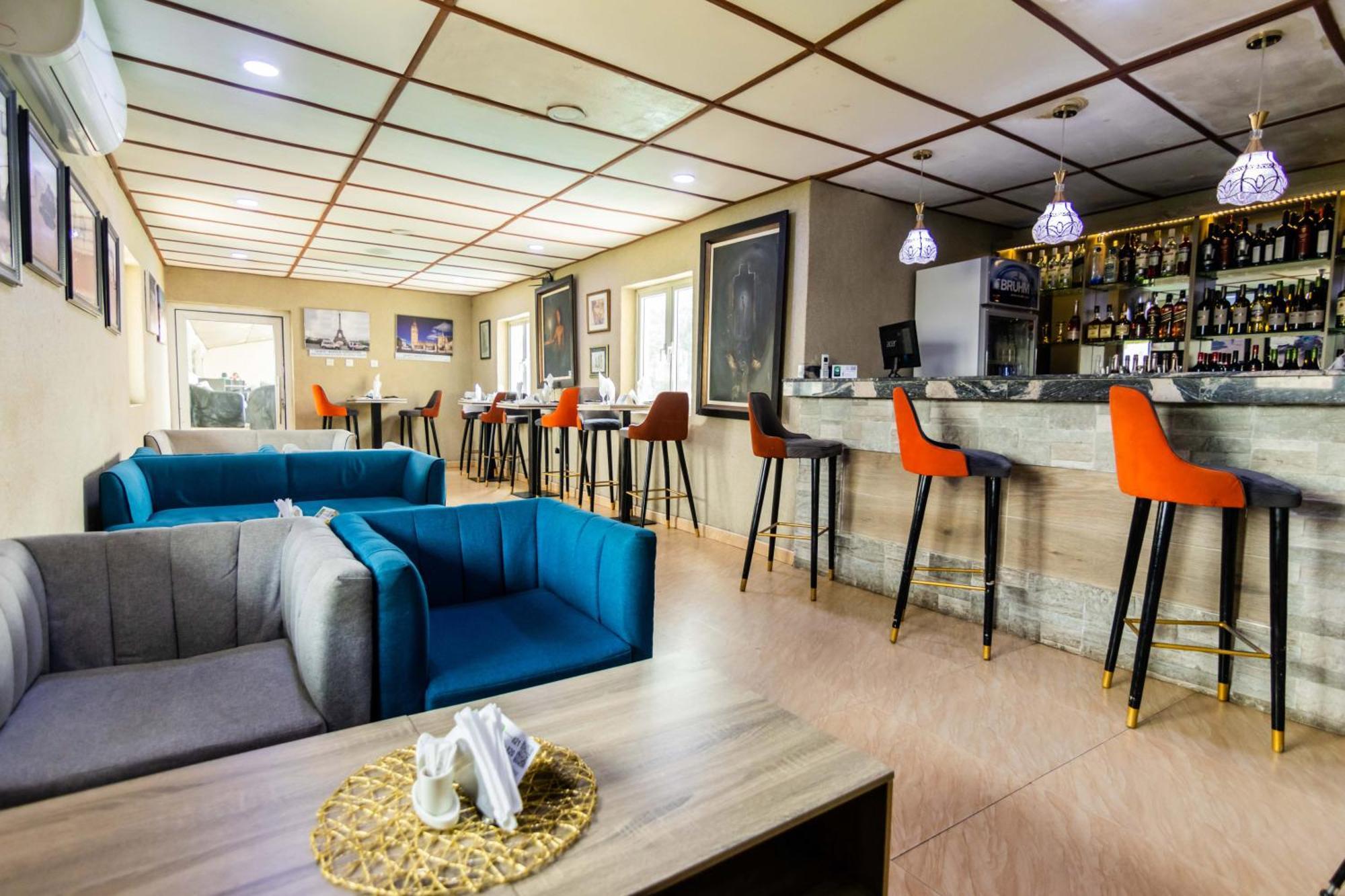 Hotel Nelson Mandela Gardens Okpanam Zewnętrze zdjęcie