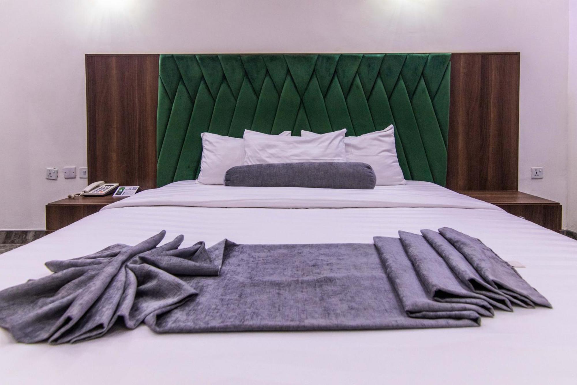 Hotel Nelson Mandela Gardens Okpanam Zewnętrze zdjęcie